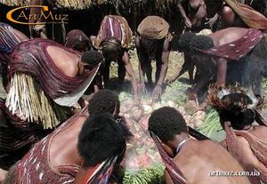 Современная трапеза аборигенов Гвинеи как в каменном веке