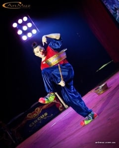 Номер "Клоун с тазиками" артиста цирка на корпоративном празднике в Киеве