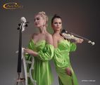 Скрипковий дует Duo Instrings в салатових костюмах на заході