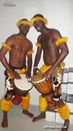 Барамбанщики Африки в желтых костюмах
