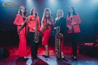 Саксофонистка Мария Зубкова в квинтете саксофонов на корпоративе в Киеве Саксофонистка Мария Зубкова в квинтете саксофонов на корпоративе в Киеве