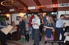Фотосесія гостей із ведучим на Новий рік Святкові фото гостей із ведучим-піратом