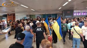 Встречающие гражданские, общественные, волонтерские, политические организации Украины в аэропорту Борисполь