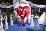 Ростовая кукла Сердце на выездной церемонии в Киеве