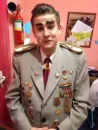 Пародист Эдгар в военном сценическом костюме Пародист Эдгар в военном сценическом костюме