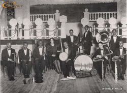Черный, марширующий оркестр Нью-Орлеана
