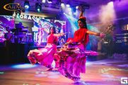 Дуэт азиатских танцев "Crystal Show" с индийским Боливудом в Киеве на празднике