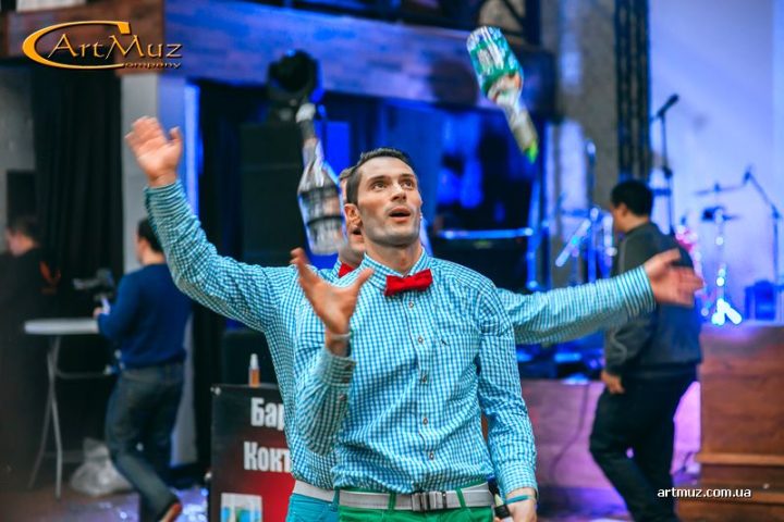 Бармен-шоу дуэта "Adrenalin" на свадьбу, корпоративные праздники, вечеринки в Киеве