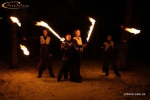Огненный театр на корпоративном мероприятии, празднике огня в Киеве