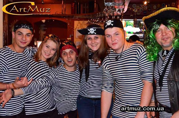 Фото с пиратской вечеринки в Новогоднюю ночь в Киеве