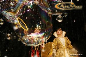 Корлевское шоу мыльных пузырей Киева "Royal Bubble Show" на vip-праздники, свадьбы, детские дни рождения