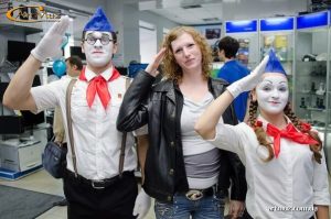 Мимы-хостес, услуги на пионерской корпоративной вечеринке Мимы-хостес, услуги на пионерской корпоративной вечеринке