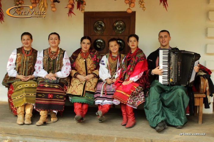 Украинский, народный ансамбль в Киеве на свадьбу, корпоратив, юбилей, праздники, мероприятия - "Божедары"
