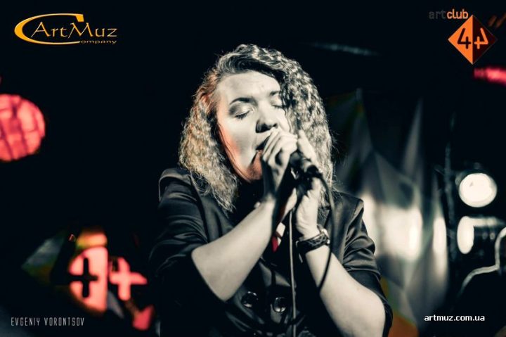 Вікторія Корженок - естрадно-джазова співачка сольно, з групою на заходи в Київі, по Україні