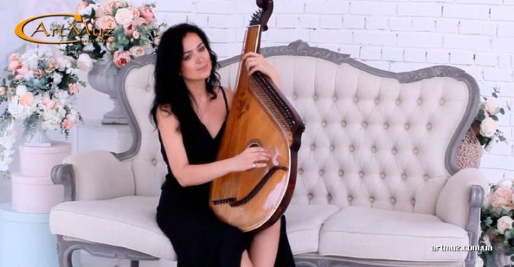 Ірина Луценко - бандуристка, вокалістка з Київа на корпоративи, свята, бізнес-заходи