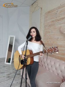 Lana Poles-співачка і гітариста (соло, в ансамблі) з Києва на свята, заходи