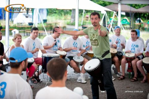 Денис Давидюк - сертифицированный ведущий тренингов Барабанный Круг в Киеве Денис Давидюк - сертифицированный ведущий тренингов Барабанный Круг в Киеве